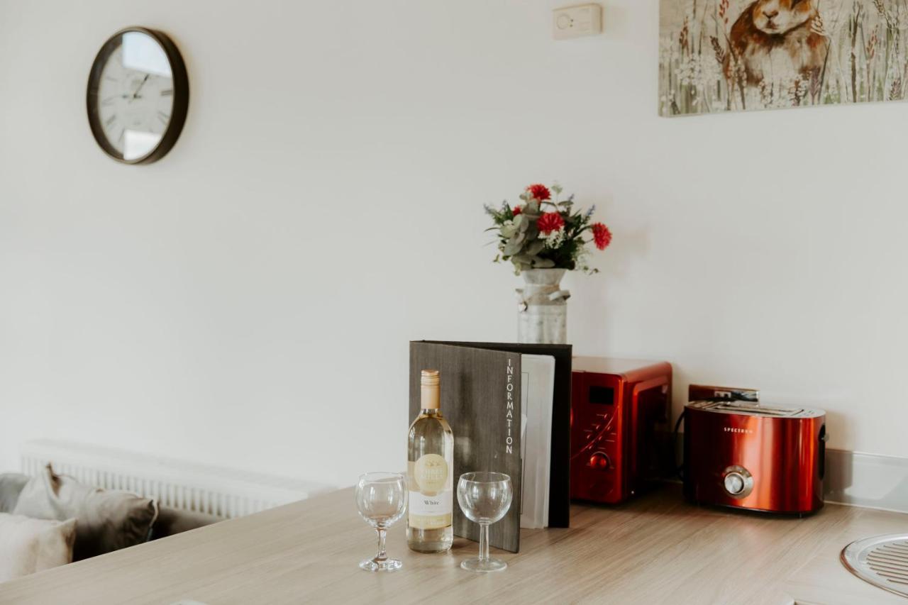 Fairview Farm Holiday Accommodation 14 Luxury Lodges, Cabins, Dog Friendly, Suitable For Couples, Families And Groups, Wedding Guests , Corporate Events, Sleeps 2-65 Guests In Ravenshead, Nottingham Near Sherwood Forest, Set In 88 Acres 외부 사진