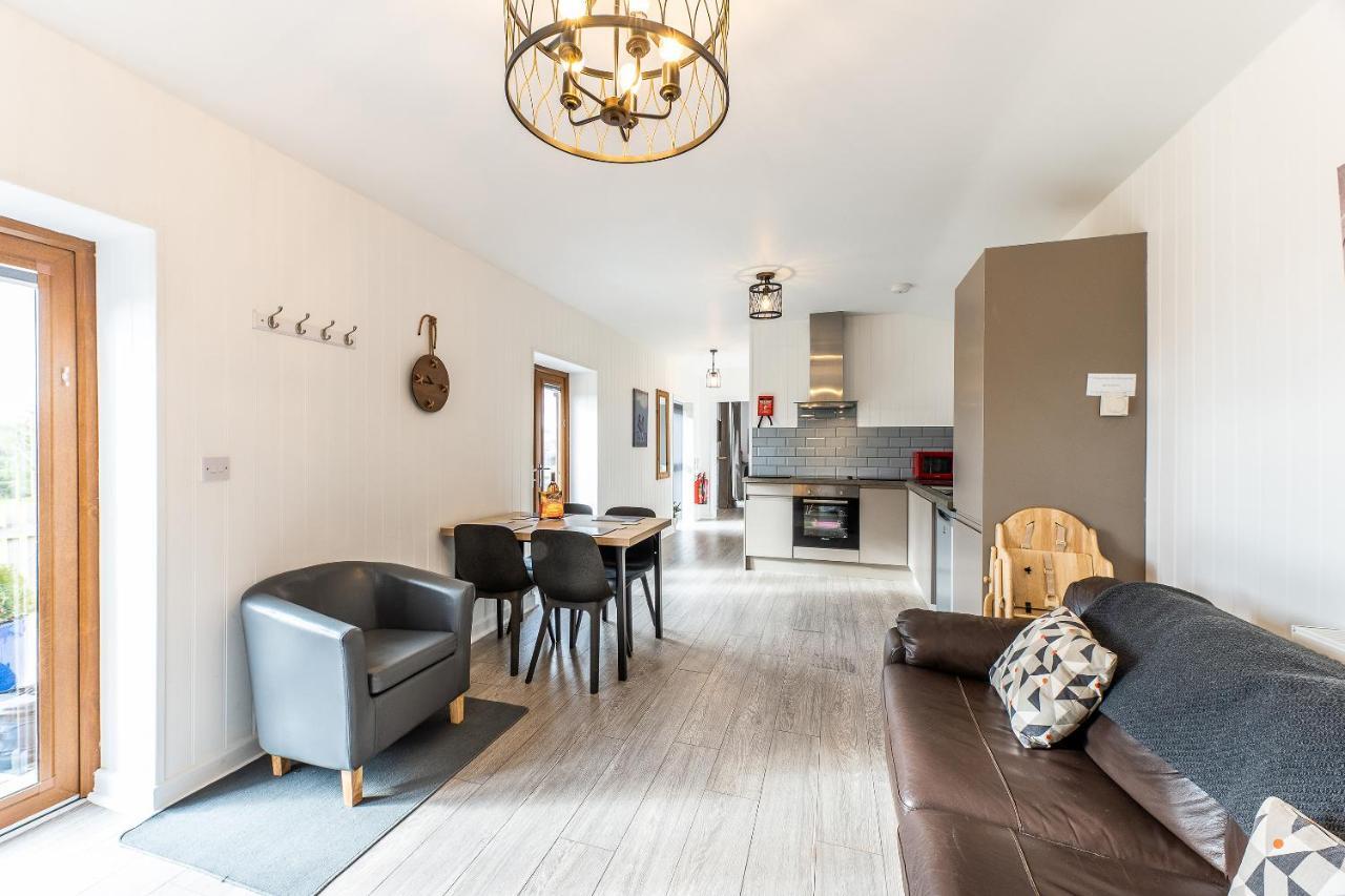 Fairview Farm Holiday Accommodation 14 Luxury Lodges, Cabins, Dog Friendly, Suitable For Couples, Families And Groups, Wedding Guests , Corporate Events, Sleeps 2-65 Guests In Ravenshead, Nottingham Near Sherwood Forest, Set In 88 Acres 외부 사진