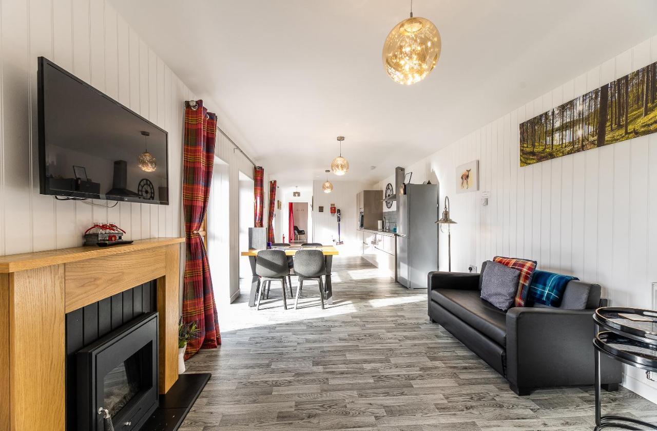 Fairview Farm Holiday Accommodation 14 Luxury Lodges, Cabins, Dog Friendly, Suitable For Couples, Families And Groups, Wedding Guests , Corporate Events, Sleeps 2-65 Guests In Ravenshead, Nottingham Near Sherwood Forest, Set In 88 Acres 외부 사진