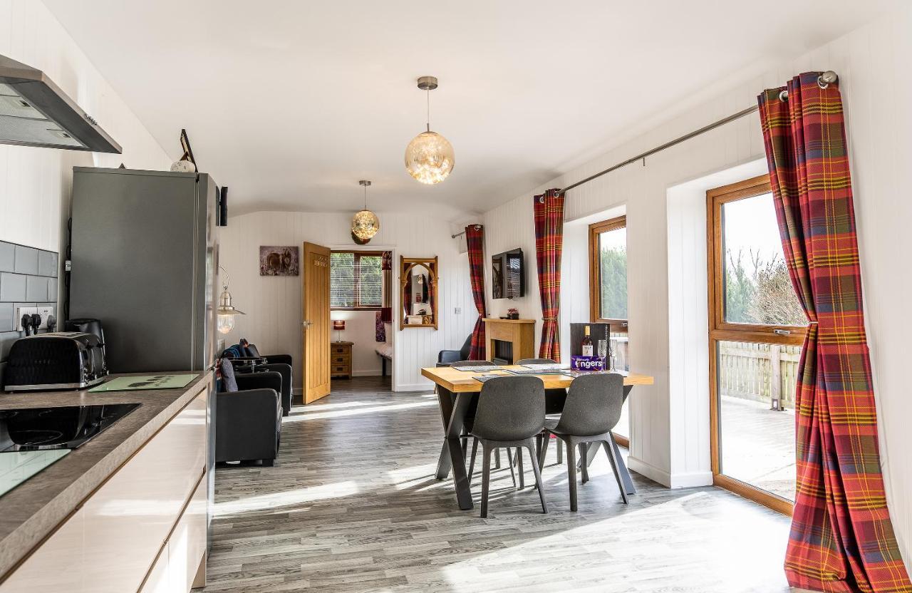 Fairview Farm Holiday Accommodation 14 Luxury Lodges, Cabins, Dog Friendly, Suitable For Couples, Families And Groups, Wedding Guests , Corporate Events, Sleeps 2-65 Guests In Ravenshead, Nottingham Near Sherwood Forest, Set In 88 Acres 외부 사진