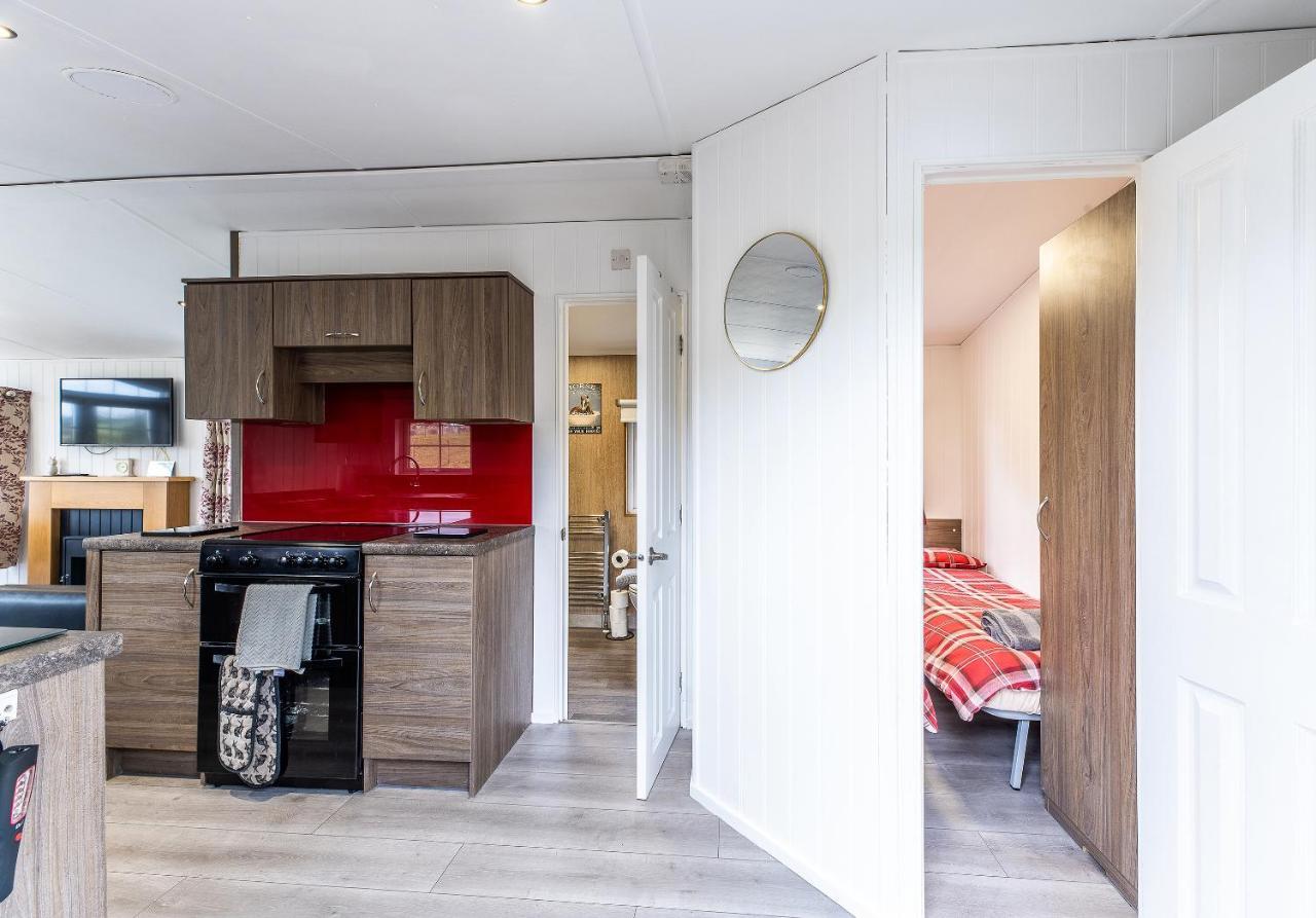 Fairview Farm Holiday Accommodation 14 Luxury Lodges, Cabins, Dog Friendly, Suitable For Couples, Families And Groups, Wedding Guests , Corporate Events, Sleeps 2-65 Guests In Ravenshead, Nottingham Near Sherwood Forest, Set In 88 Acres 외부 사진
