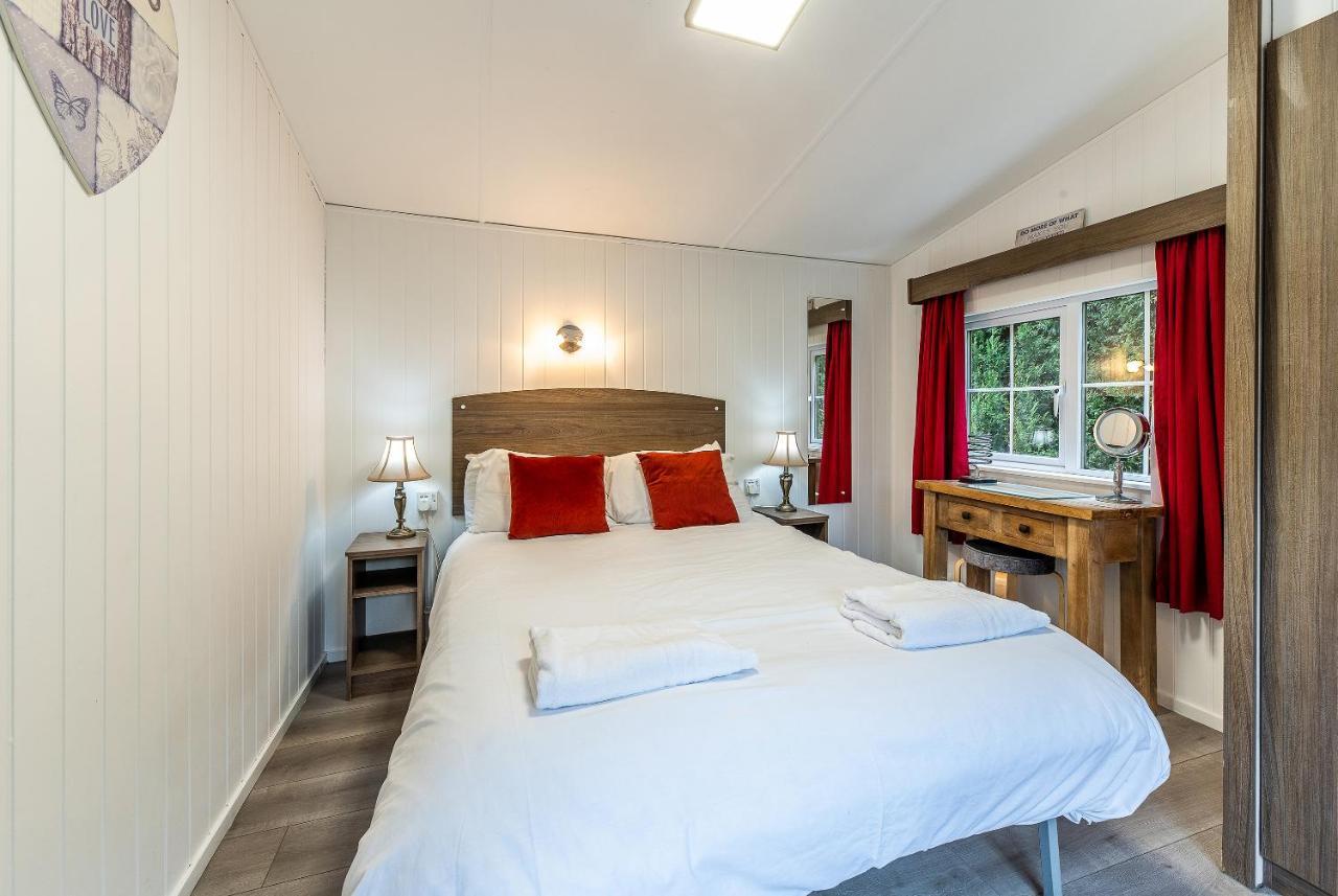 Fairview Farm Holiday Accommodation 14 Luxury Lodges, Cabins, Dog Friendly, Suitable For Couples, Families And Groups, Wedding Guests , Corporate Events, Sleeps 2-65 Guests In Ravenshead, Nottingham Near Sherwood Forest, Set In 88 Acres 외부 사진