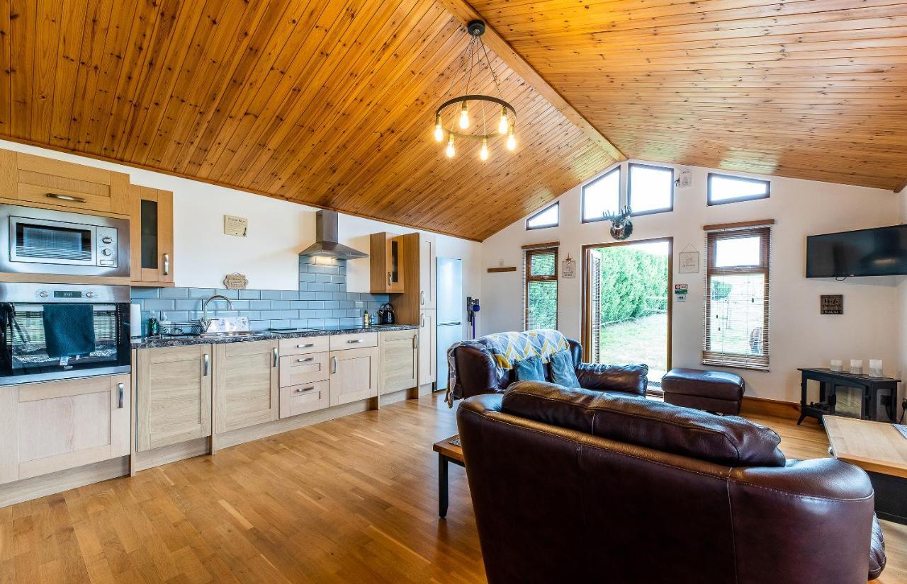 Fairview Farm Holiday Accommodation 14 Luxury Lodges, Cabins, Dog Friendly, Suitable For Couples, Families And Groups, Wedding Guests , Corporate Events, Sleeps 2-65 Guests In Ravenshead, Nottingham Near Sherwood Forest, Set In 88 Acres 외부 사진