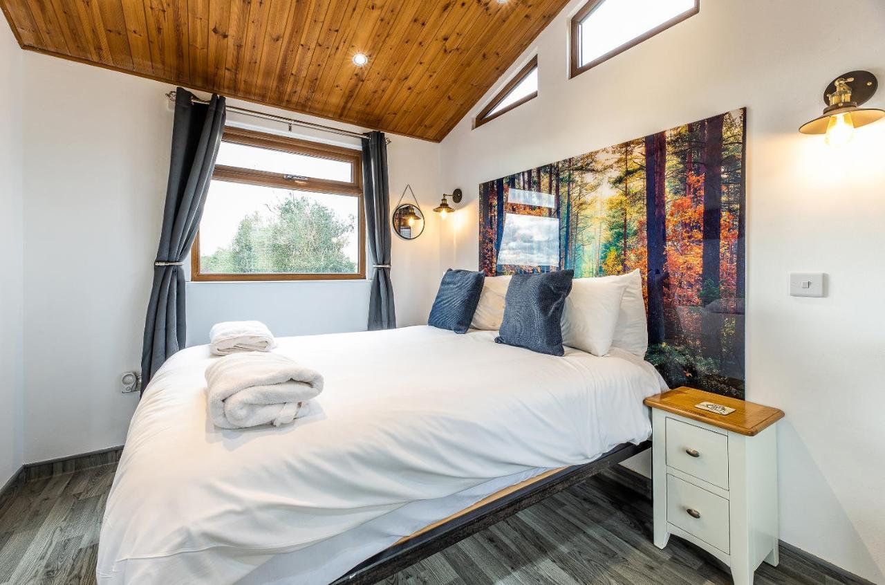 Fairview Farm Holiday Accommodation 14 Luxury Lodges, Cabins, Dog Friendly, Suitable For Couples, Families And Groups, Wedding Guests , Corporate Events, Sleeps 2-65 Guests In Ravenshead, Nottingham Near Sherwood Forest, Set In 88 Acres 외부 사진