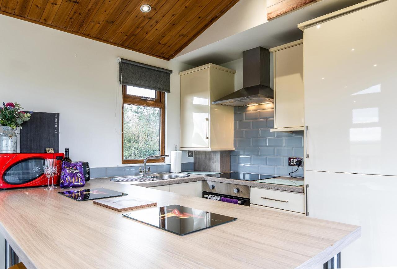 Fairview Farm Holiday Accommodation 14 Luxury Lodges, Cabins, Dog Friendly, Suitable For Couples, Families And Groups, Wedding Guests , Corporate Events, Sleeps 2-65 Guests In Ravenshead, Nottingham Near Sherwood Forest, Set In 88 Acres 외부 사진