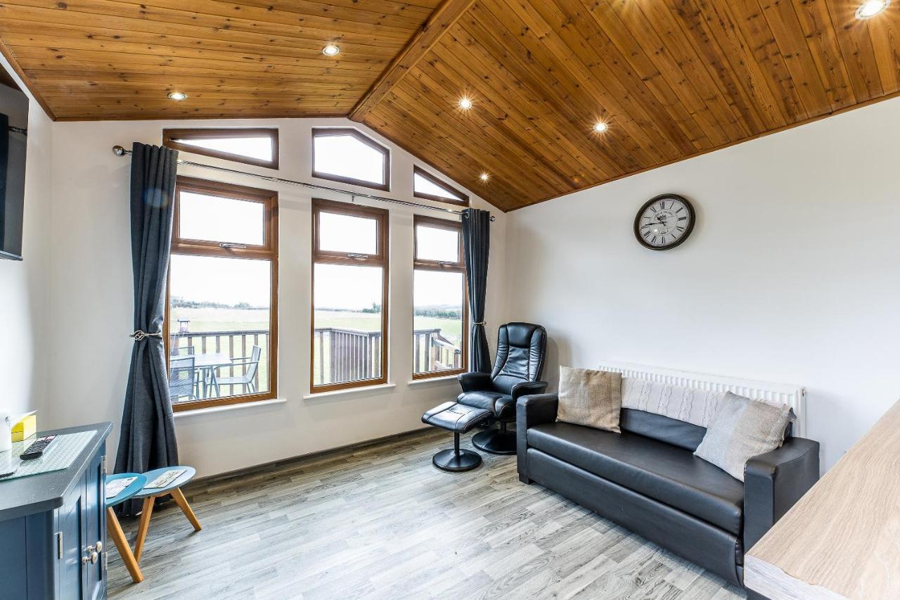 Fairview Farm Holiday Accommodation 14 Luxury Lodges, Cabins, Dog Friendly, Suitable For Couples, Families And Groups, Wedding Guests , Corporate Events, Sleeps 2-65 Guests In Ravenshead, Nottingham Near Sherwood Forest, Set In 88 Acres 외부 사진