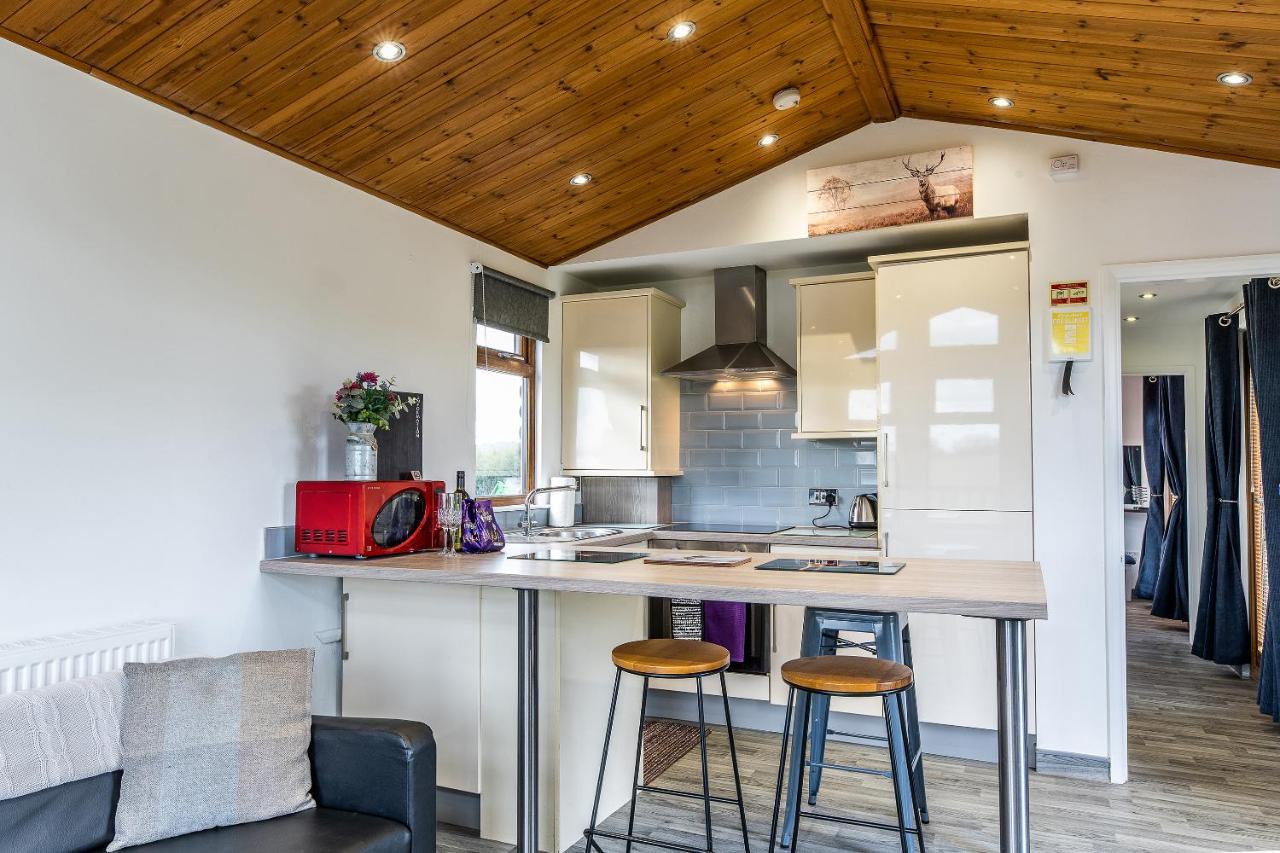 Fairview Farm Holiday Accommodation 14 Luxury Lodges, Cabins, Dog Friendly, Suitable For Couples, Families And Groups, Wedding Guests , Corporate Events, Sleeps 2-65 Guests In Ravenshead, Nottingham Near Sherwood Forest, Set In 88 Acres 외부 사진