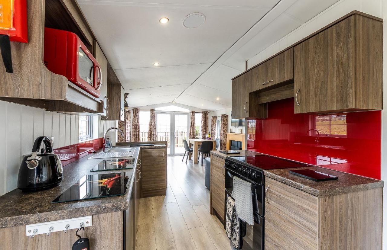 Fairview Farm Holiday Accommodation 14 Luxury Lodges, Cabins, Dog Friendly, Suitable For Couples, Families And Groups, Wedding Guests , Corporate Events, Sleeps 2-65 Guests In Ravenshead, Nottingham Near Sherwood Forest, Set In 88 Acres 외부 사진