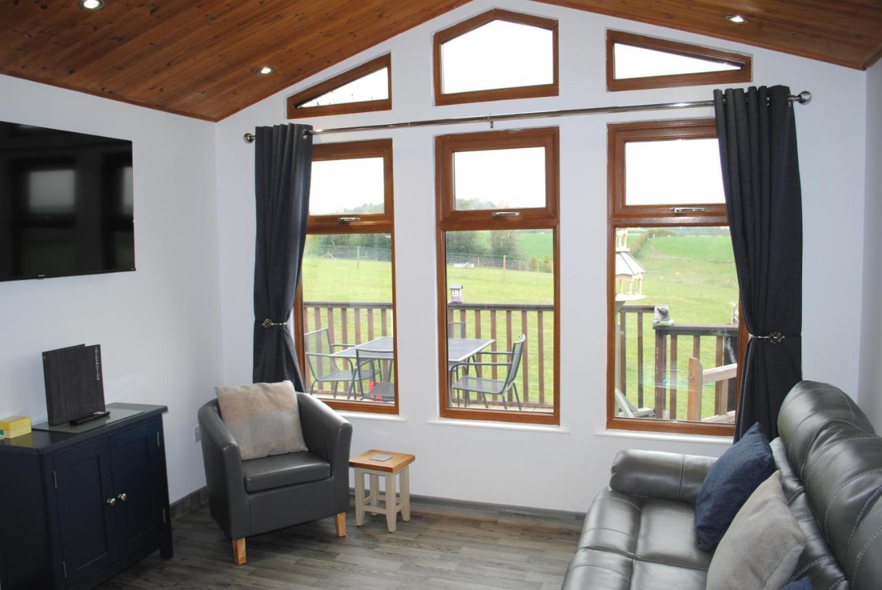 Fairview Farm Holiday Accommodation 14 Luxury Lodges, Cabins, Dog Friendly, Suitable For Couples, Families And Groups, Wedding Guests , Corporate Events, Sleeps 2-65 Guests In Ravenshead, Nottingham Near Sherwood Forest, Set In 88 Acres 외부 사진