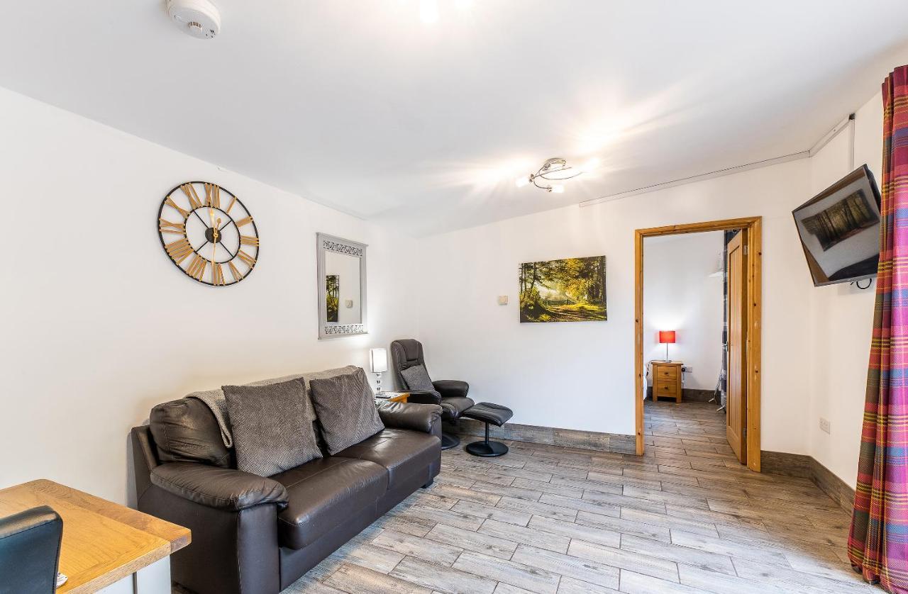 Fairview Farm Holiday Accommodation 14 Luxury Lodges, Cabins, Dog Friendly, Suitable For Couples, Families And Groups, Wedding Guests , Corporate Events, Sleeps 2-65 Guests In Ravenshead, Nottingham Near Sherwood Forest, Set In 88 Acres 외부 사진