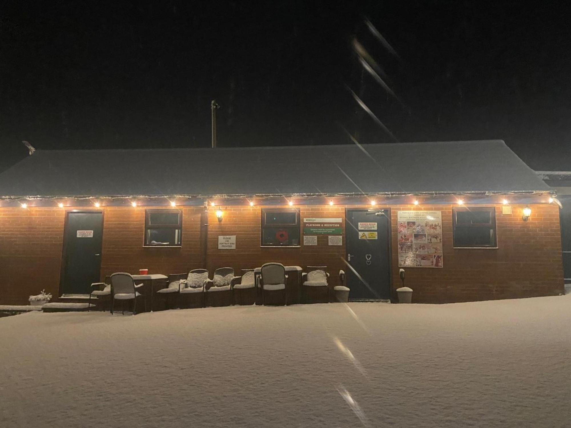 Fairview Farm Holiday Accommodation 14 Luxury Lodges, Cabins, Dog Friendly, Suitable For Couples, Families And Groups, Wedding Guests , Corporate Events, Sleeps 2-65 Guests In Ravenshead, Nottingham Near Sherwood Forest, Set In 88 Acres 외부 사진