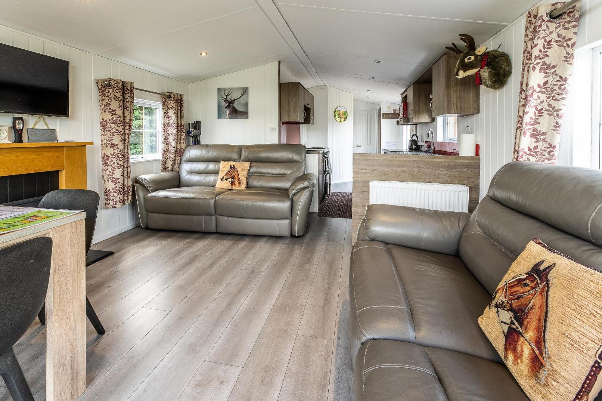 Fairview Farm Holiday Accommodation 14 Luxury Lodges, Cabins, Dog Friendly, Suitable For Couples, Families And Groups, Wedding Guests , Corporate Events, Sleeps 2-65 Guests In Ravenshead, Nottingham Near Sherwood Forest, Set In 88 Acres 외부 사진