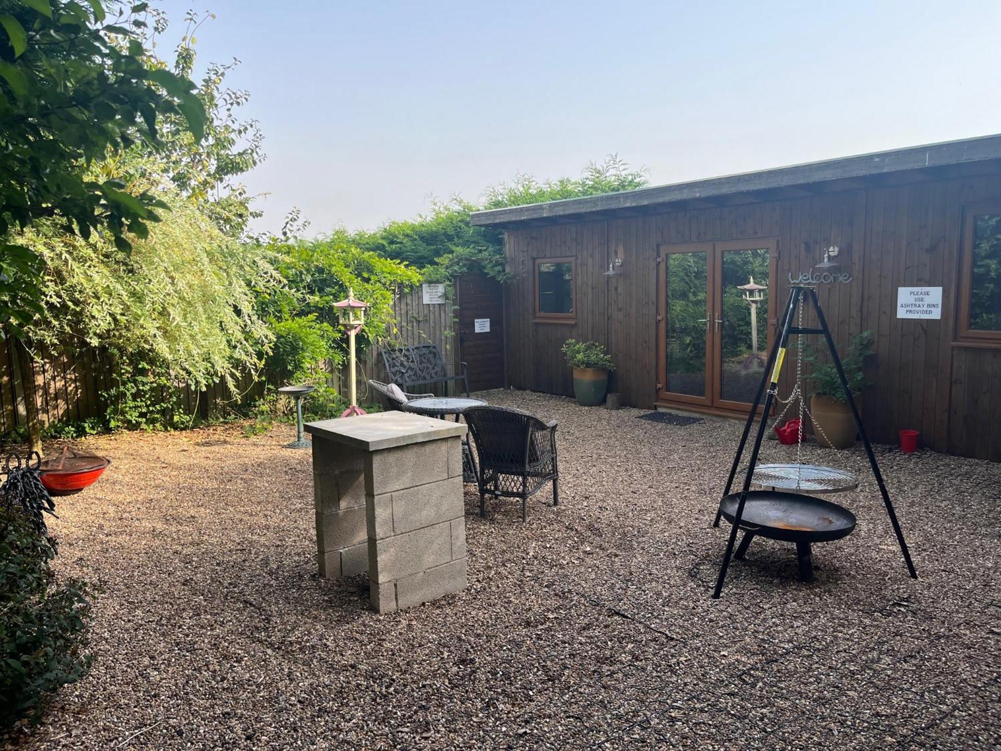 Fairview Farm Holiday Accommodation 14 Luxury Lodges, Cabins, Dog Friendly, Suitable For Couples, Families And Groups, Wedding Guests , Corporate Events, Sleeps 2-65 Guests In Ravenshead, Nottingham Near Sherwood Forest, Set In 88 Acres 외부 사진