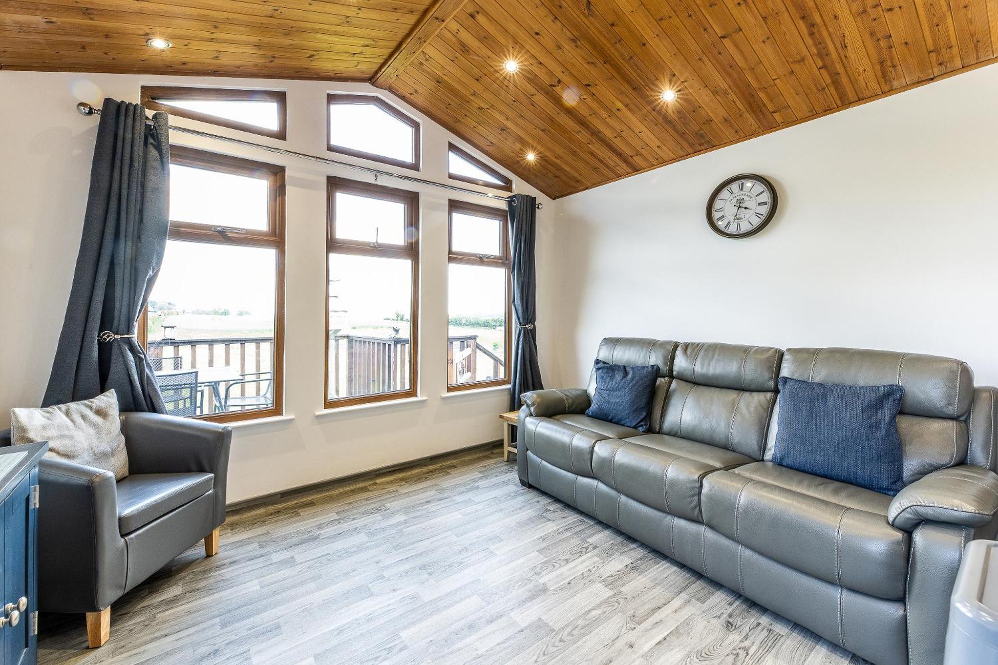 Fairview Farm Holiday Accommodation 14 Luxury Lodges, Cabins, Dog Friendly, Suitable For Couples, Families And Groups, Wedding Guests , Corporate Events, Sleeps 2-65 Guests In Ravenshead, Nottingham Near Sherwood Forest, Set In 88 Acres 외부 사진