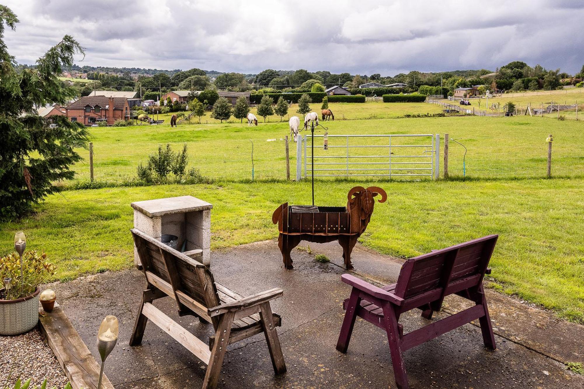 Fairview Farm Holiday Accommodation 14 Luxury Lodges, Cabins, Dog Friendly, Suitable For Couples, Families And Groups, Wedding Guests , Corporate Events, Sleeps 2-65 Guests In Ravenshead, Nottingham Near Sherwood Forest, Set In 88 Acres 외부 사진