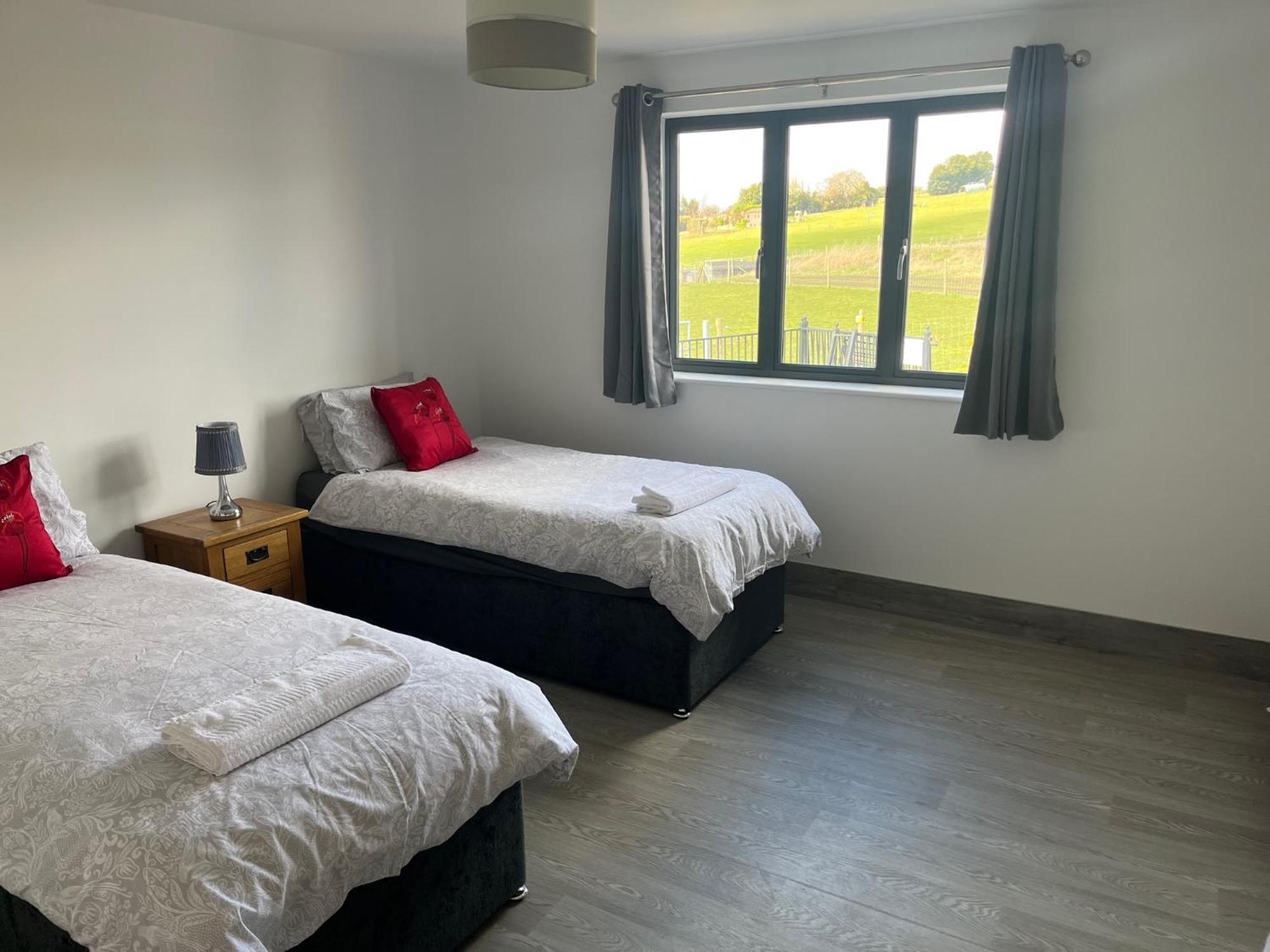 Fairview Farm Holiday Accommodation 14 Luxury Lodges, Cabins, Dog Friendly, Suitable For Couples, Families And Groups, Wedding Guests , Corporate Events, Sleeps 2-65 Guests In Ravenshead, Nottingham Near Sherwood Forest, Set In 88 Acres 외부 사진