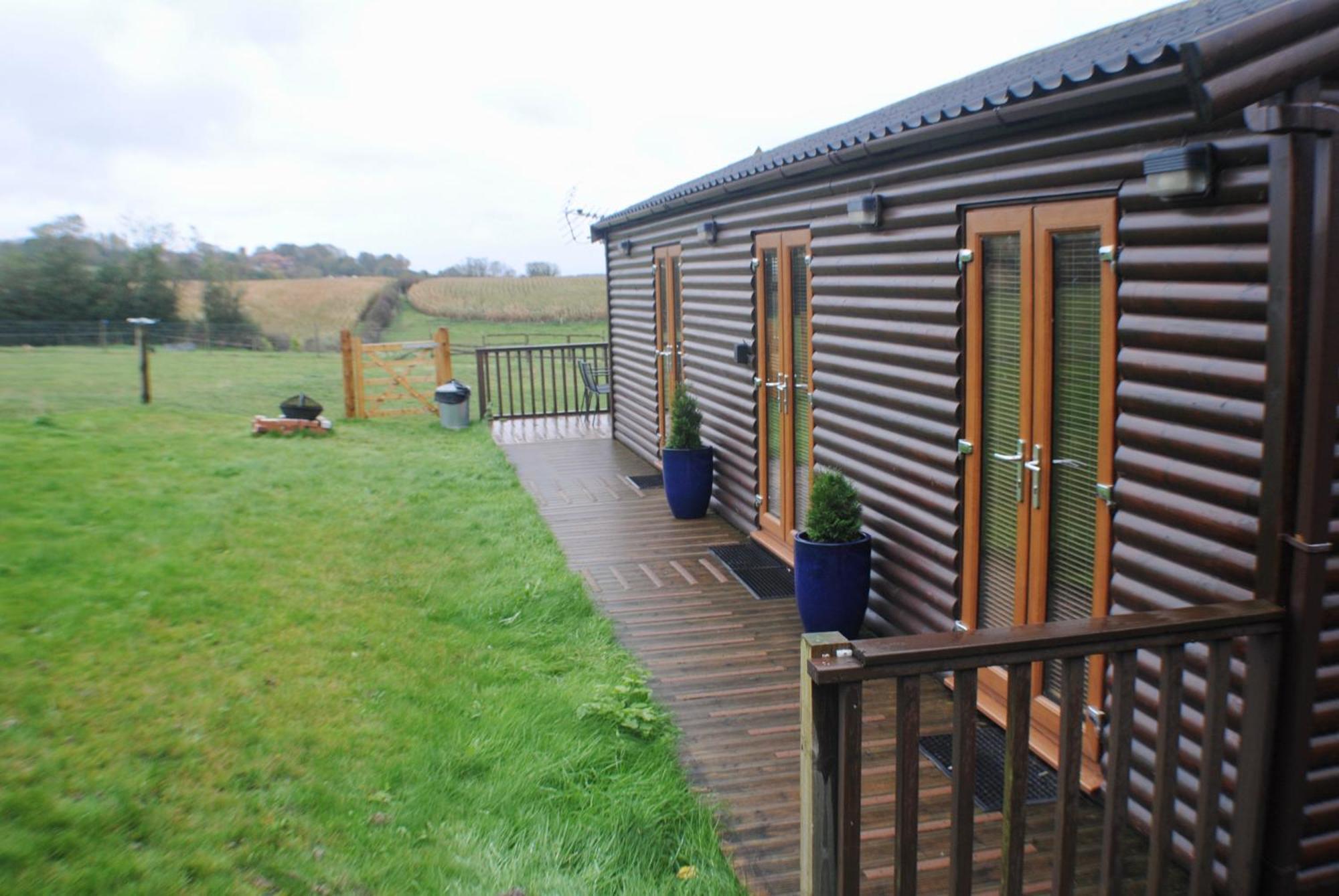 Fairview Farm Holiday Accommodation 14 Luxury Lodges, Cabins, Dog Friendly, Suitable For Couples, Families And Groups, Wedding Guests , Corporate Events, Sleeps 2-65 Guests In Ravenshead, Nottingham Near Sherwood Forest, Set In 88 Acres 객실 사진