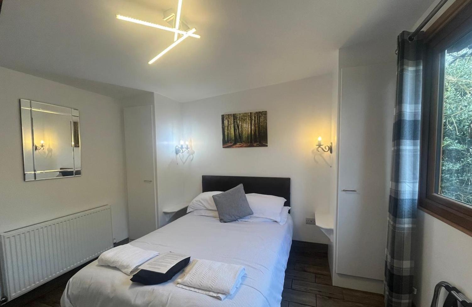 Fairview Farm Holiday Accommodation 14 Luxury Lodges, Cabins, Dog Friendly, Suitable For Couples, Families And Groups, Wedding Guests , Corporate Events, Sleeps 2-65 Guests In Ravenshead, Nottingham Near Sherwood Forest, Set In 88 Acres 외부 사진